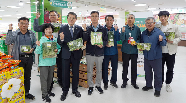 일산농협이 서울 성북구에 위치한 서울축산농협 월곡점에서 로컬푸드직매장 개점식을 진행했다.