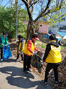  일산1동 행정복지센터가 꽃박람회를 대비해, 지역 내 직능단체들과 꽃박람회 맞이 환경정비를 했다.