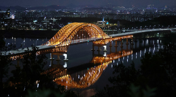 행주산성에서 바라본 방화대교. 