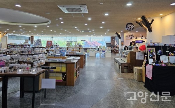 전시가 열리고 있는 김영사 2층 '행복한 마음'. 
