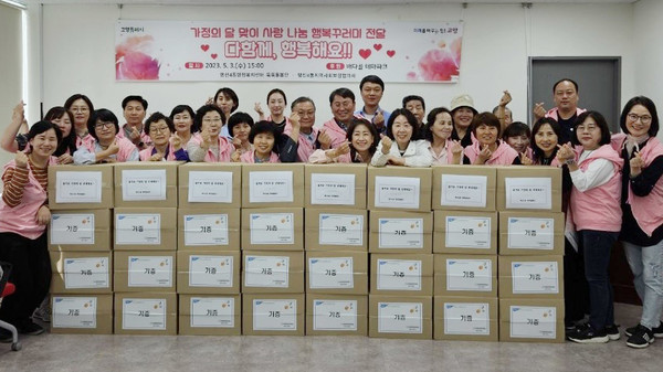 행신4동이 식료품 꾸러미 400개를 독거 어르신 가구에 전달하며 사랑 나눔을 실천했다.