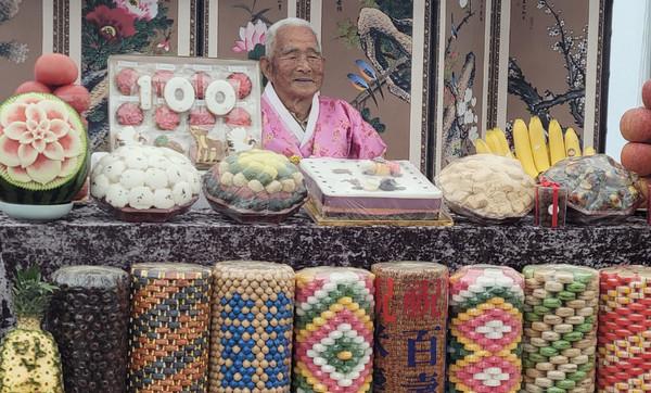 행신2동이 70여 년을 강매동 강고산마을에서 살아온 이조식 옹(翁)의 생일을 축하했다.