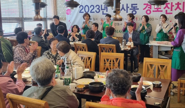 식사동 새마을부녀회가 어르신들께 감사함을 전하고 어버이날의 의미를 되새기는 ‘경로잔치’를 개최했다.