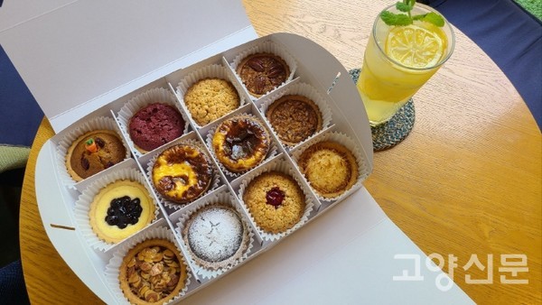 달콤타르트의 다양한 타르트들 당근, 레드벨벳, 애플크럼블, 피칸, 호두, 에그, 블루베리크림치즈, 아몬드플로랑탱, 체리크럼블, 브라우니,코코코넛, 레몬 타르트.