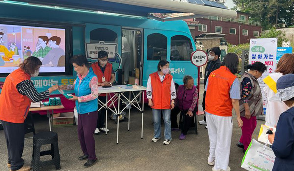 고봉이 고양시정신건강복지센터와 연계해 주민들을 대상으로 ‘찾아가는 보건·복지상담소’를 운영했다. 