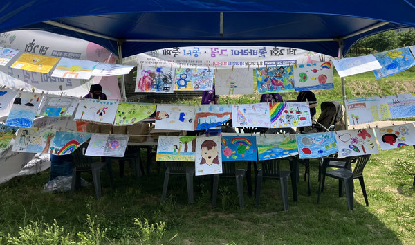 삼송1동 주민자치회가 창릉천 세솔교 옆 잔디광장에서 ‘솔바라미 그림·동시 대회’를 개최했다. 