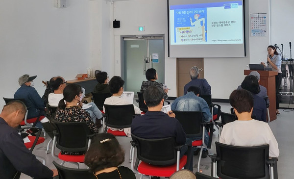 삼송2동이 덕양구보건소와 심뇌혈관질환 예방을 주제로 ‘찾아가는 시민건강강좌’를 열었다.