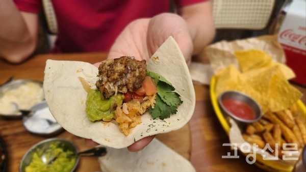 좋아하는 재료를 입안 한가득 싸먹는 재미가 있는 파히타 세트. 