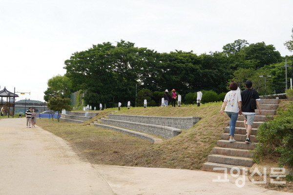 오래도록 불법경작이 이뤄졌던 땅이 휴식공간으로 탈바꿈했다. 