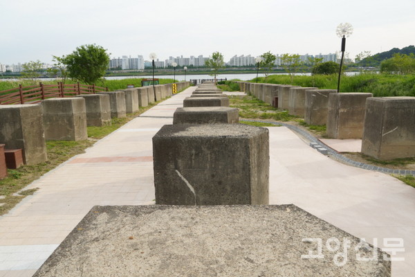 탱크방어용 군사시설인 용치 주변을 정비해 조성한 대덕생태공원 '용치공원'.