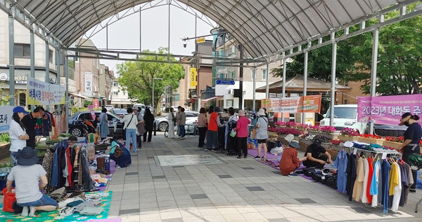 대화동 주민자치회가 주민과 함께하는 ‘대화가 꽃피는 가와지 장터’를 개최했다. 