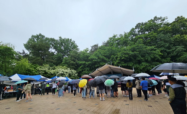 고양동청소년가족축제는 궂은 날씨임에도 불구하고 주민들의 적극적인 참여가 있었다.