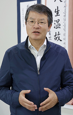 조합원에 의한 조합원을 위한 조합원의 농협으로 최고의 복지시스템을 추구하는 김진의 조합장.