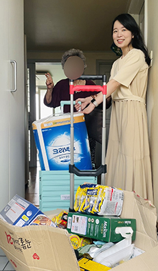  마두2동이 기존의 공적 지원체계로 발굴·지원이 어려운 복지 취약계층 어르신 2가구에 민간자원 ‘좋은 이웃들’ 서비스를 연계해 생필품을 지원했다. 