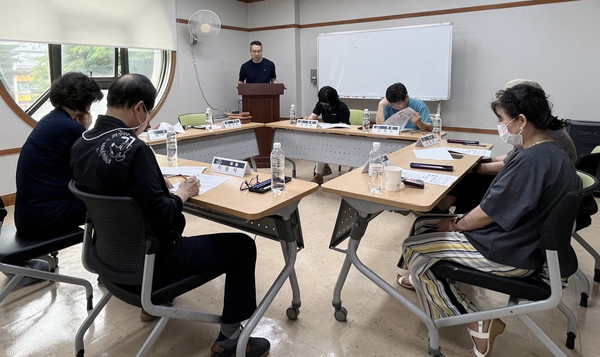 마두2동이 주민사랑방에서 ‘2023년 주민참여예산 지역회의’를 하고 있다. 