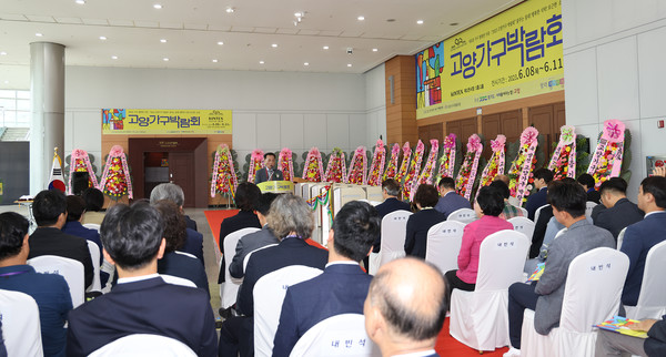 강점희 이사장이 인사말을 하고 있다.