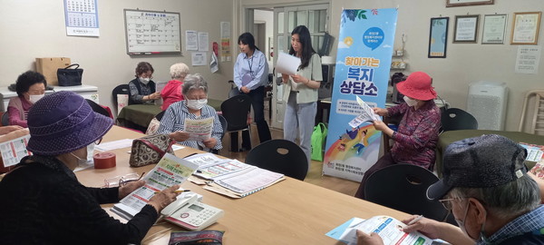화정2동이 지역 내 별빛마을 7단지 경로당에서 찾아가는 복지상담소를 운영했다.
