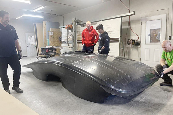 태양광 자동차 동아리 활동 모습.