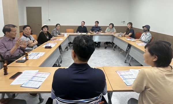 백석1동이 주민자치센터 강사, 주민자치회 위원 등이 참석해 주민자치센터 강사 간담회를 진행하고 있다