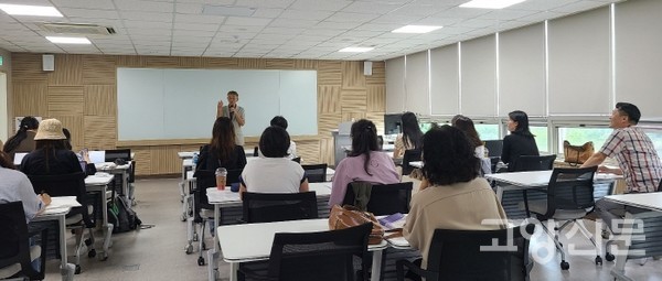 식사도서관에서 진행 중인 '나를 이야기하는 무대' 수업.