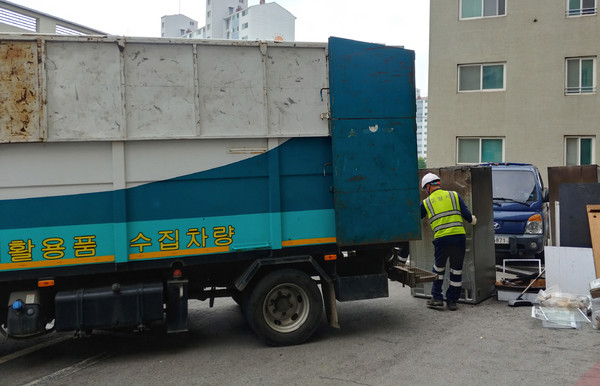 덕이동이 불의의 화재로 피해를 입어 생계 위기에 처한 화재 피해 가구 복구에 힘을 보탰다