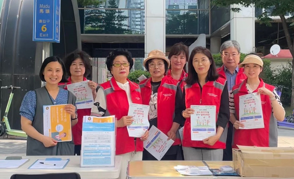 마두2동이 흰돌종합사회복지관과 합동으로 ‘제3차 찾아가는 복지상담소 및 캠페인’을 진행했다.