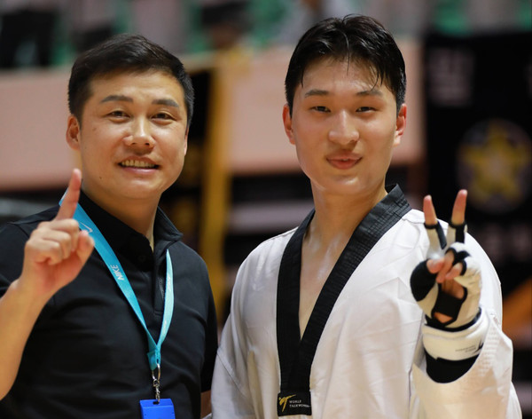 (왼쪽에서부터) 안진우 감독, 양지우 선수. 사진제공=안진우 감독.