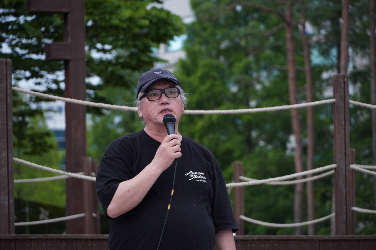 이날 경북 울진에서 왔다는 김명기 시인.