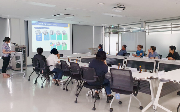중산2동 행정복지센터가 마을복지계획 추진단에 2023년 마을복지계획 수립에 관한 교육을 진행했다.