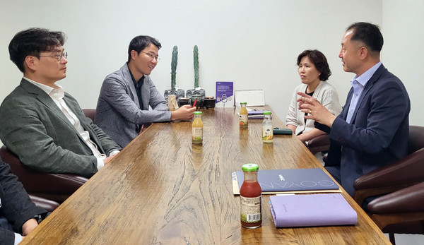 고양시와 스타필드 고양이 간담회를 하고 있다.