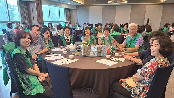 토혼회에 함께한 고양시새마을회지도자들.