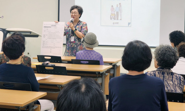 대화노인종합복지관이 웰다잉교육과 사전연명의료의향서 교육과 등록 상담을 진행했다.