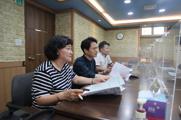 지난 6일 인터뷰에 참석한 가좌마을 김희선 3단지·이양호 5단지·김진수 7단지 회장.