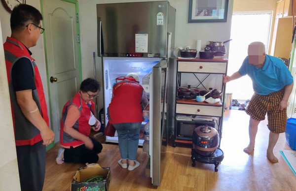 행신3동 지역사회보장협의체가 어려운 이웃을 위한 ‘제철 과일로 건강한 여름 나기’ 특화사업을 했다.