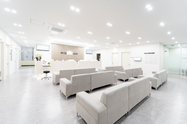 병원 2층 내부 전경