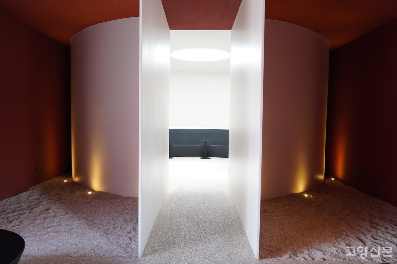 박지선 사장은 디스케이프 2층에 전시, 플리마켓 등 복합문화공간으로 만들고 싶다는 뜻을 전했다.