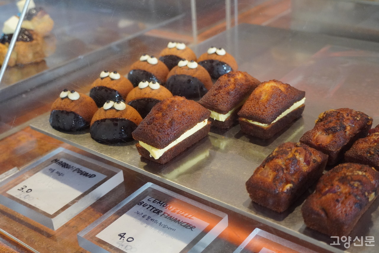 디스케이프에서 직접 만든 구움과자.