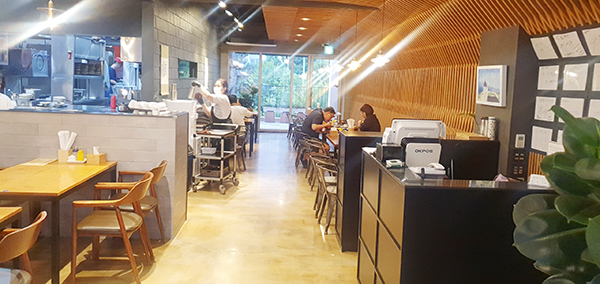 샘밭막국수 일산점 내부 전경