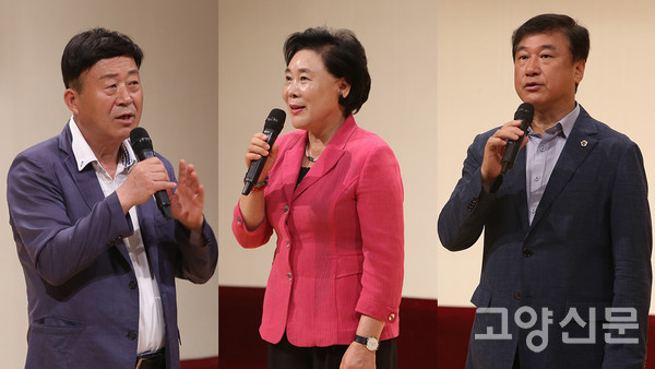 포럼에 앞서 축사를 한 김영식 시의회의장, 김필례 국민의힘 전 당협위원장, 이택수 경기도의원. 