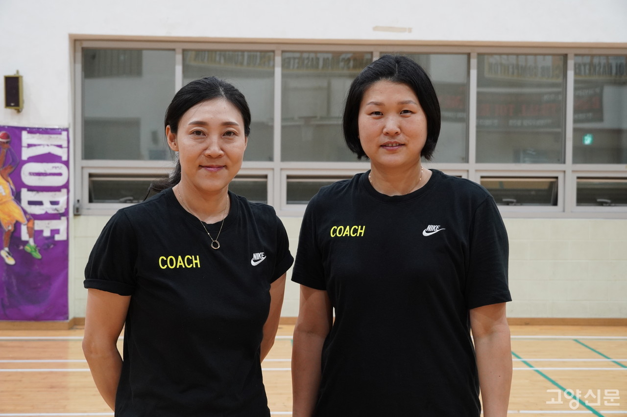 (사진 왼쪽부터) 배구 정규반을 담당하는 주소영 강사, 배구 왕초보반을 담당하는 정선영 강사. 