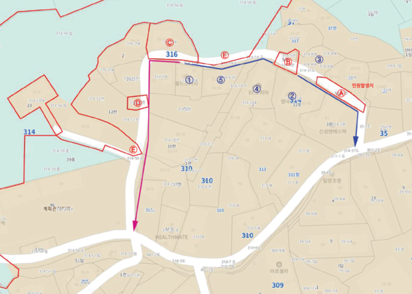 (A)로 표기된 토지가 현재 원상복구 공사를 마친 설문동 314-1번지로. 이 현황도로가 완전히 밭이 된다면 마을 진입로 한 곳이 사라지게 된다. 다른 진입로 (E)의 경우 (A)에 비해 공간이 협소하고 정비가 되지 않아 안전사고의 위험도 있다.