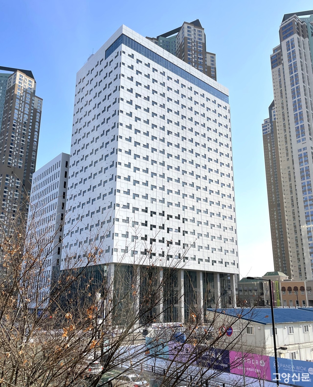 시청 이전 대상지로 추진중인 백석동 요진업무빌딩