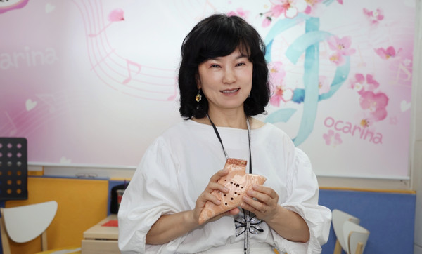 음악가가 꿈이었던 유은경 오커리나 연주자. 오카리나는 그의 삶 동반자다.