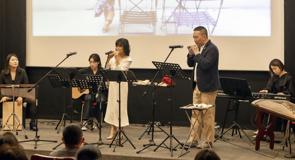 2023년 5월 13일 '고양 인 오카리나' 한·일 오카리나 교류 음악회에서 유은경 연주가가 협연을 하고 있다.