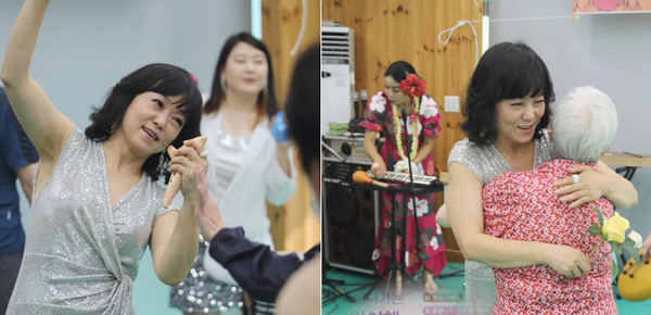 (왼쪽) 2022년 10윌 고양시청 공모선정 행사 찾아가는 문화활동. (오른쪽) 문화사각지대를 찾아가는 유은경의 음악특공대 애덕의 집 공연.  한 어르신을 꽉 안아주는 유은경 연주자. 