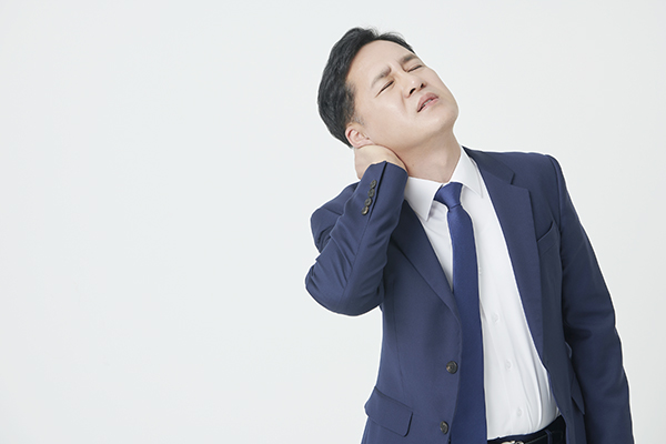 스트레스는 우리가 세상을 살아가면서 끊을 수 없는 자극에 대한 반응으로, 우리 몸 근육의 긴장도를 증가시키며 근육의 국소적 손상과 경직을 일으키고 경직은 근육 내의 혈류를 감소시켜 국소적 순환 장애를 유발할 수 있기에 반드시 초기에 적절한 조치와 통증 치료를 하는 것이 중요하다.