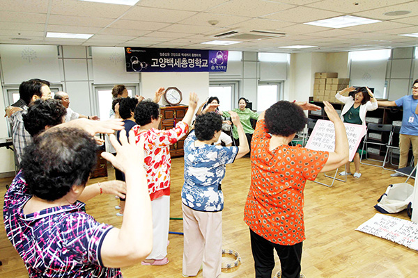 명지병원 백세총명학교 예술치유 프로그램 활동 모습