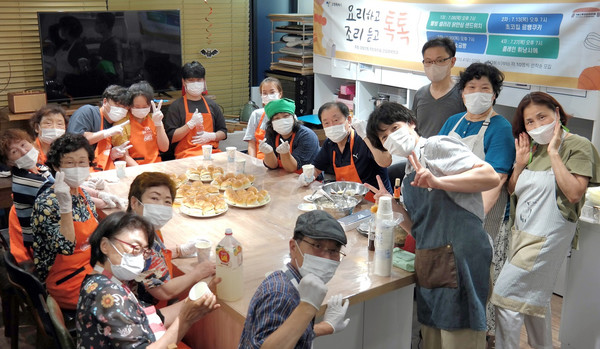 정발산동 주민자치회가 주민들과 함께 요리하고 소통하는 ‘요리쿡 조리쿡’ 사업을 성황리에 마쳤다