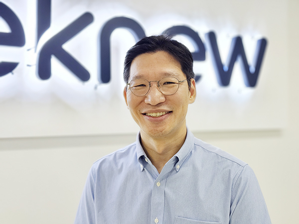 황보율 위뉴 대표는 “위뉴는 각 분야 전문의, 의대 교수들과 함께 집단지성으로 만든 헬스케어 의료지식·콘텐츠 플랫폼”이라며 “좋은 정보를 바탕으로 신뢰할 수 있으면서 쉽고도 재미있는 명품 헬스케어 콘텐츠를 제공해 전 세계 사람들이 생활습관을 바꾸고 건강하게 살아갈 수 있도록 돕고 싶다”고 말했다.