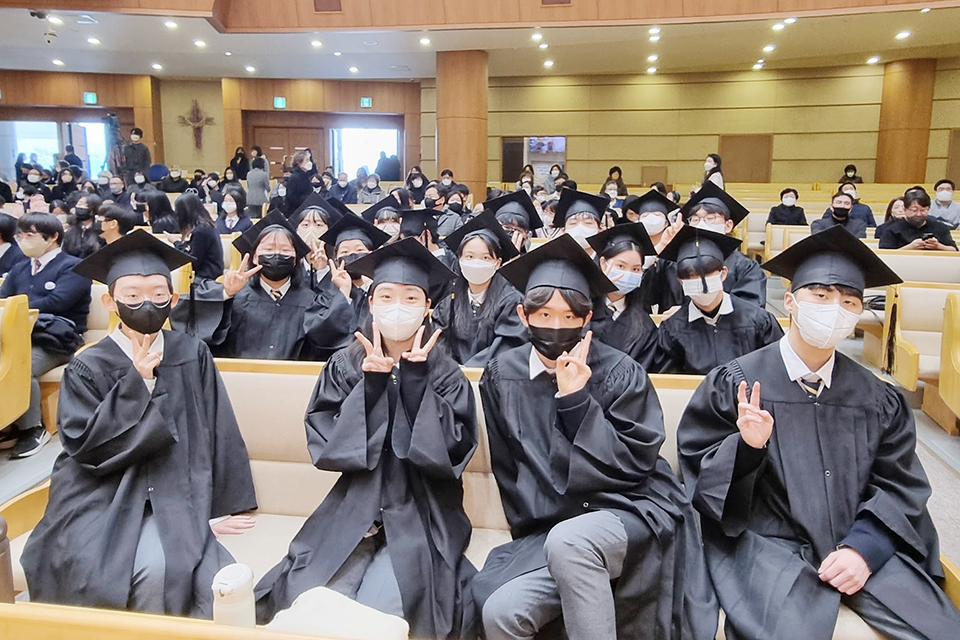 올해 2월 열린 고교 졸업 1기 학생들의 졸업식 장면 [사진 = 광성드림학교]